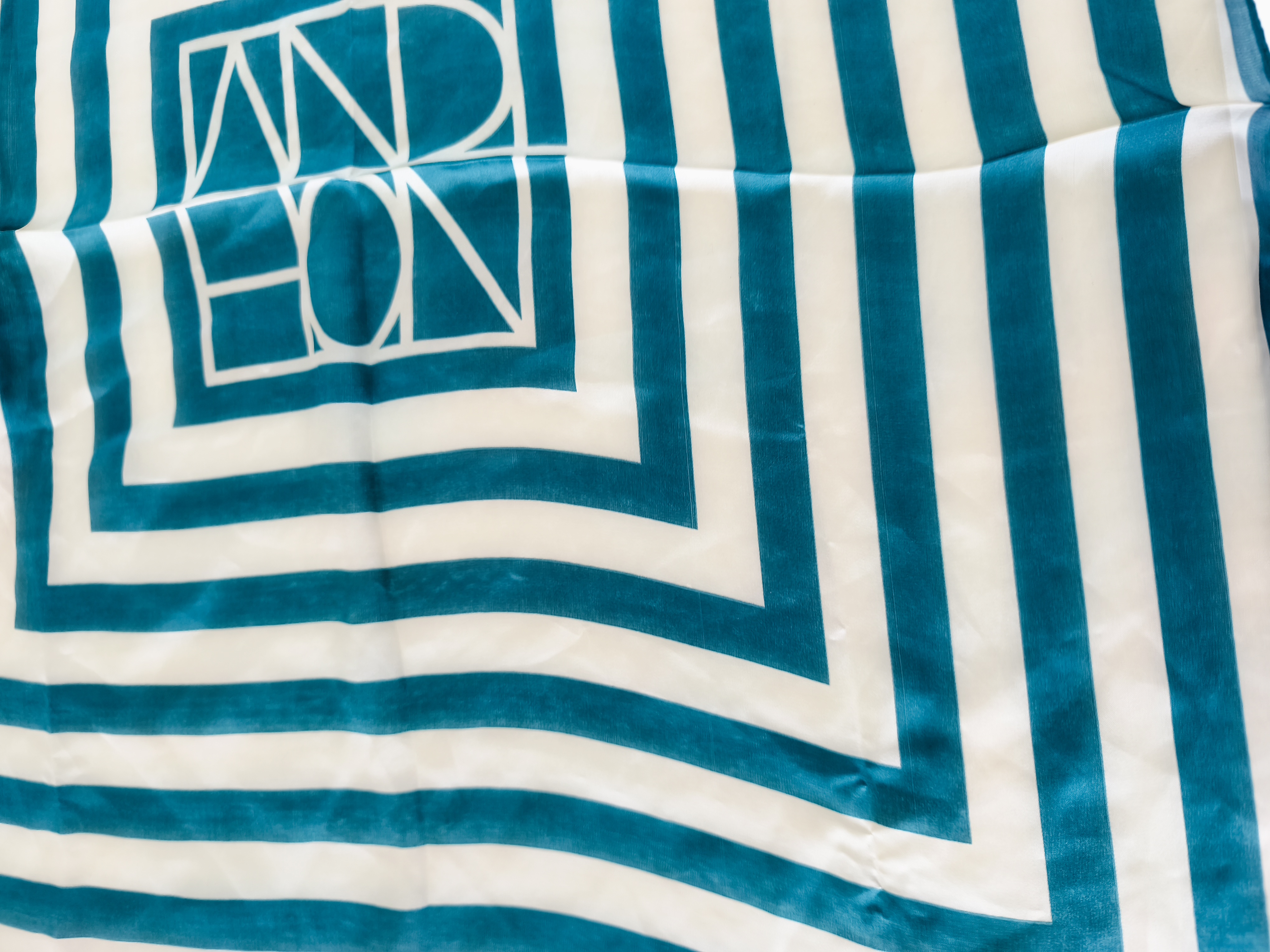 Foulard carré 69x69cm – Image 2