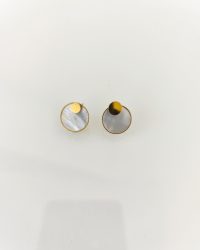 Boucles d'oreilles nacrées et dorées (n31)