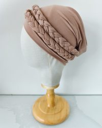 Bonnet beige avec tresse