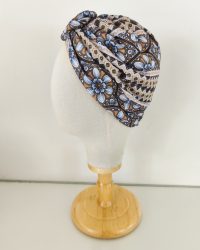Bonnet avec fleur prénouée