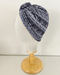 Bonnet avec fleur prénouée