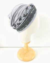 Bonnet avec tresse