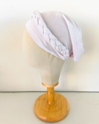 Bonnet avec tresse