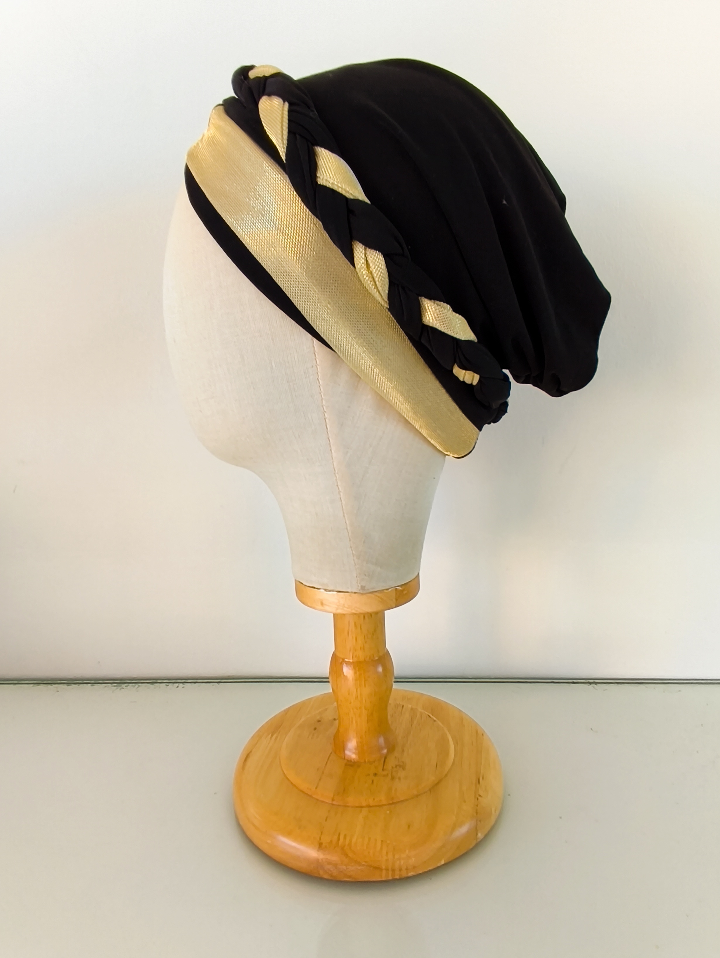 Bonnet avec tresse