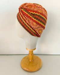 Bonnet avec fleur prénouée