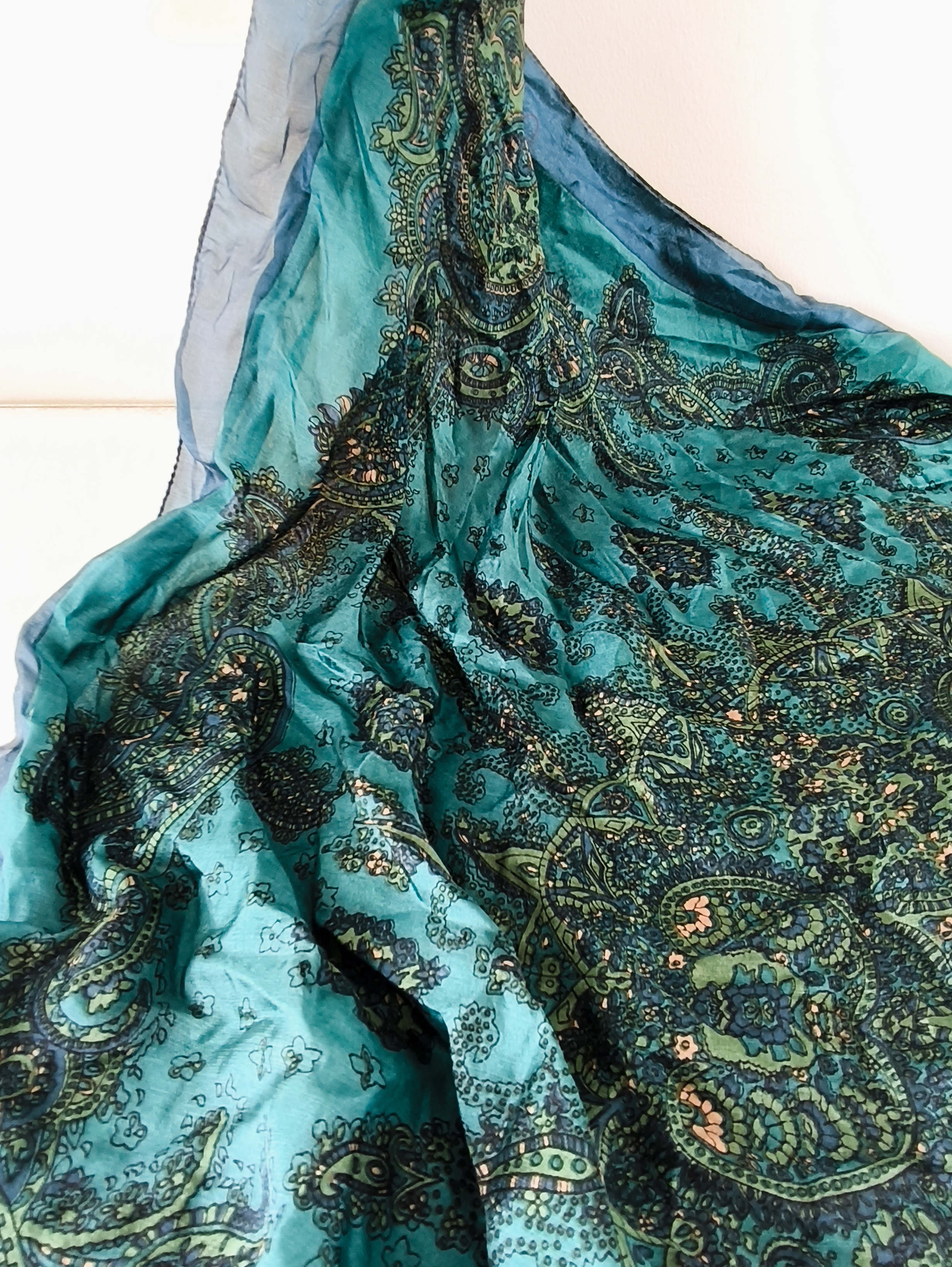 Bonnet foulard Les Bonnards en soie – Image 5