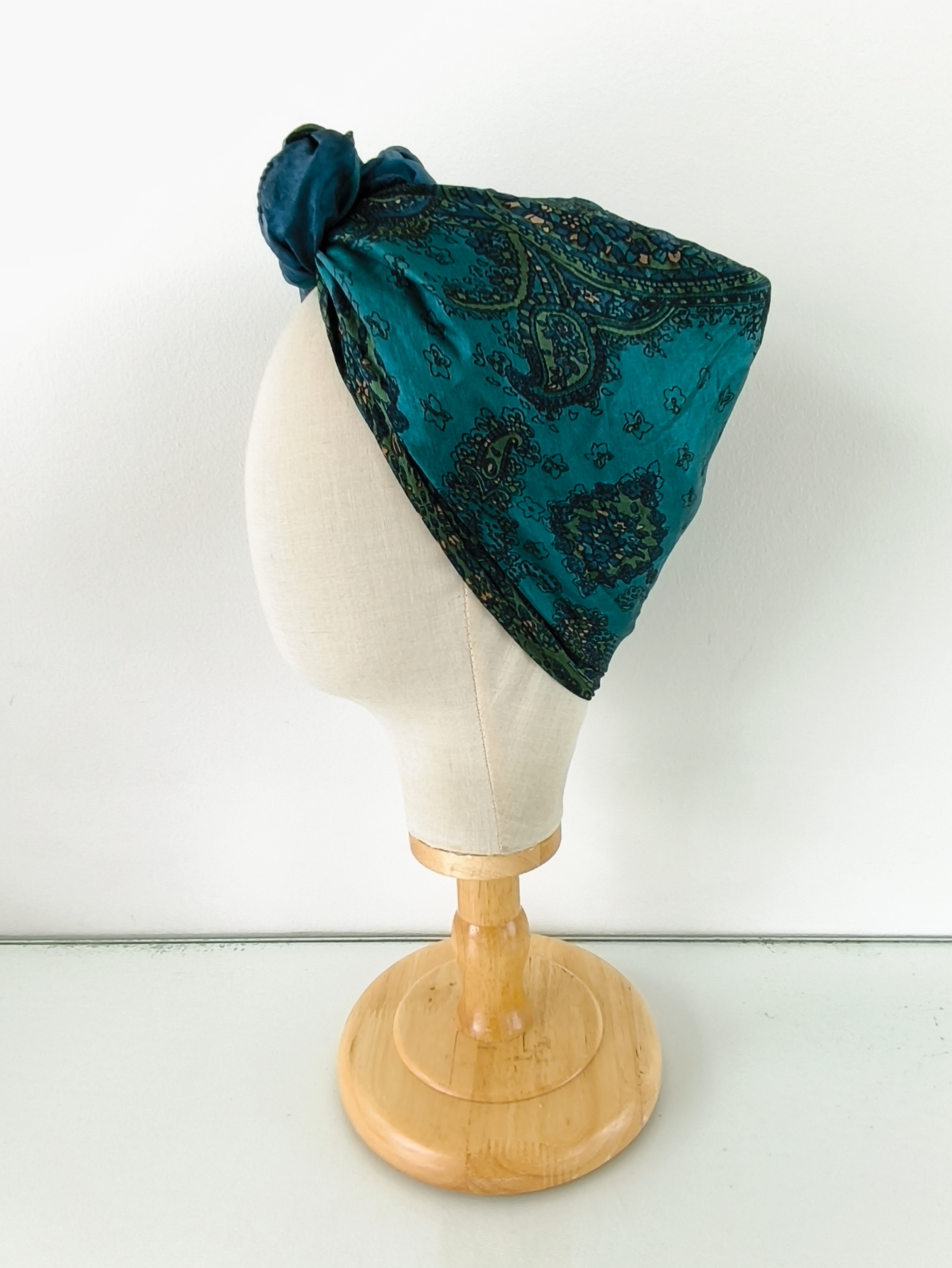 Bonnet foulard Les Bonnards en soie – Image 3