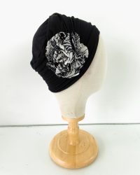 Bonnet noir avec fleur 95% coton