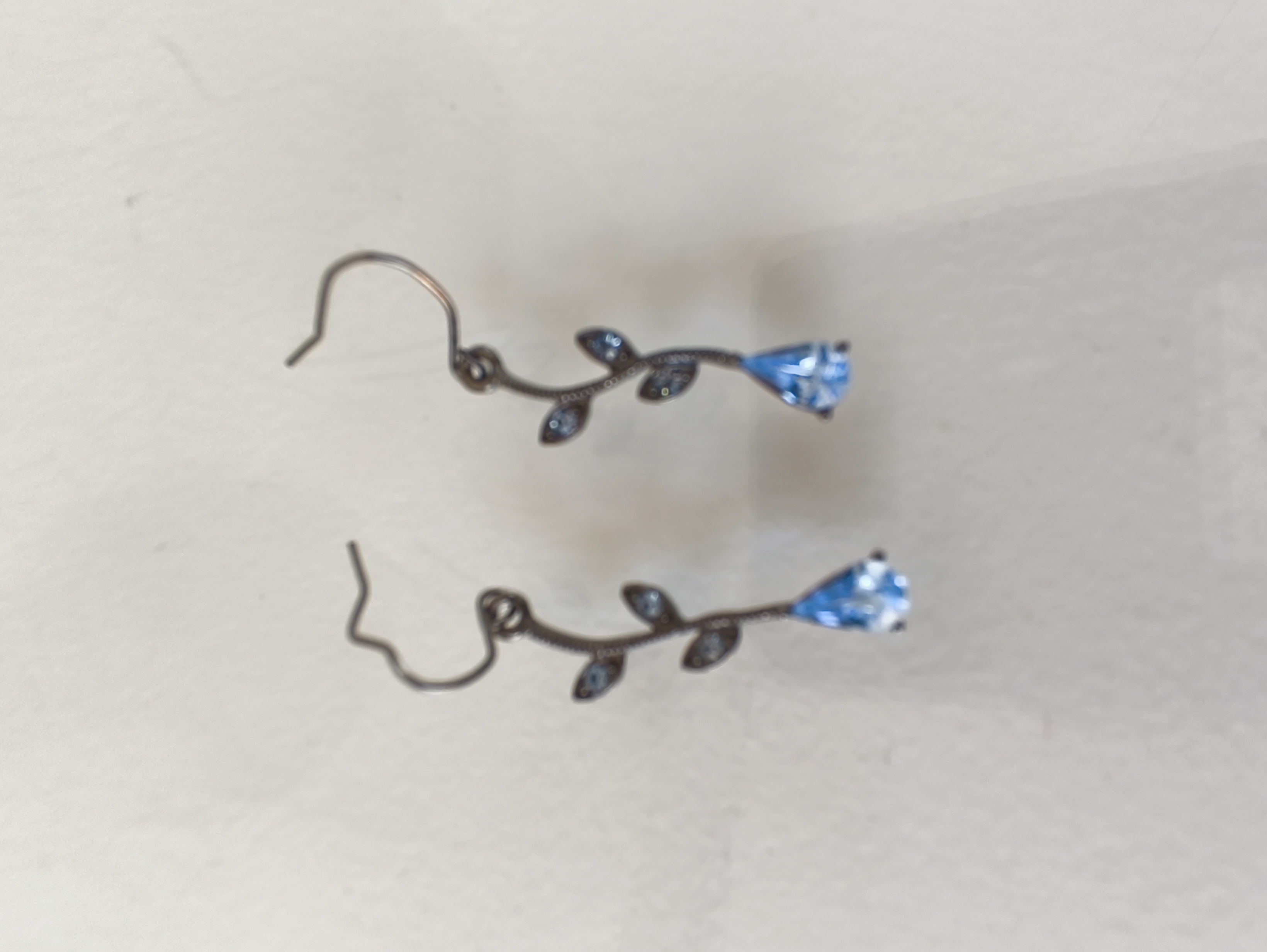 Boulces d'oreilles pendantes (n122)