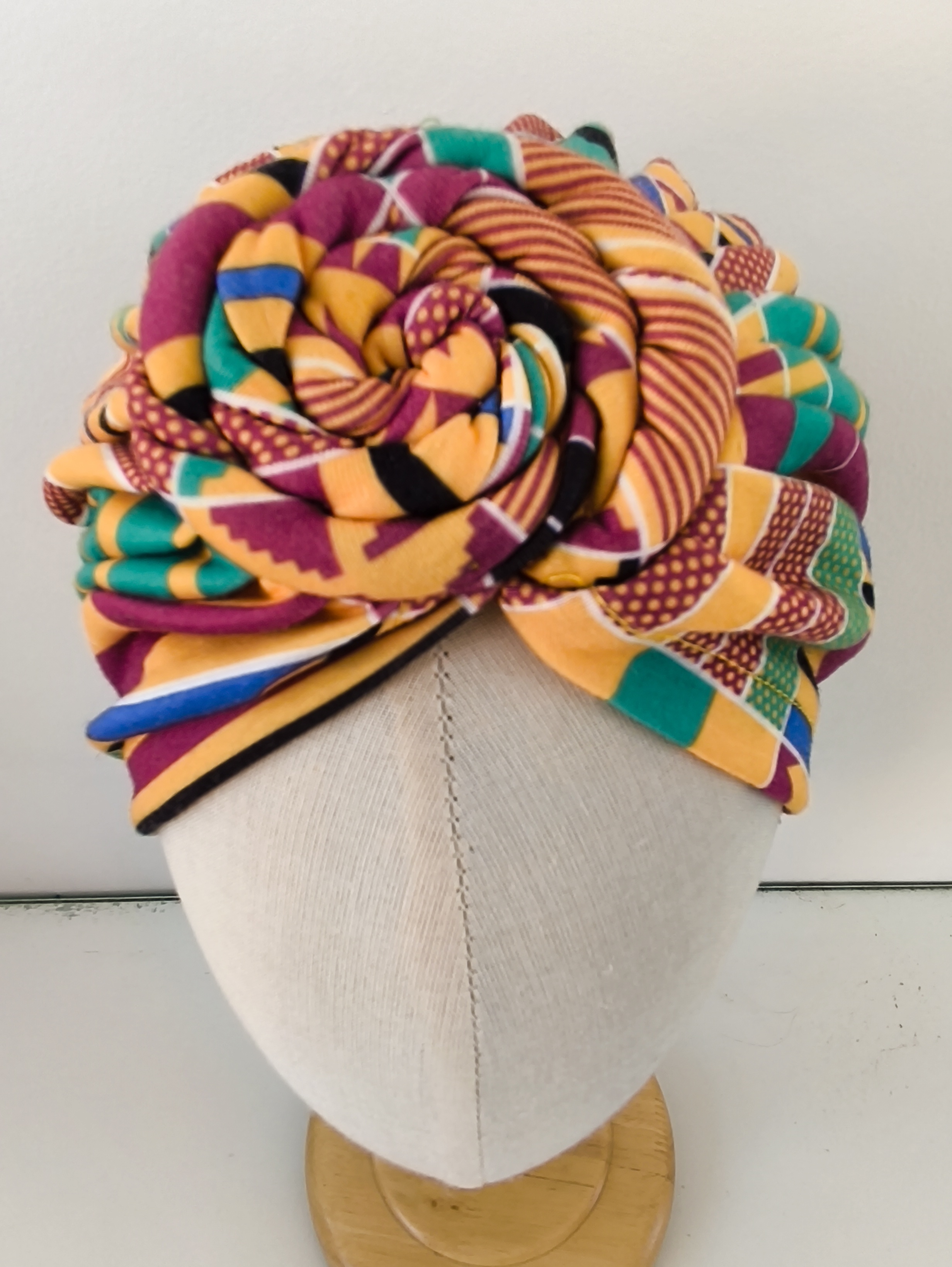 Bonnet avec fleur prénouée – Image 3