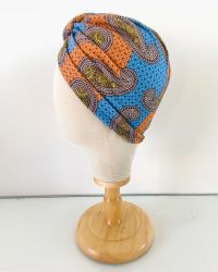 Bonnet avec fleur prénouée