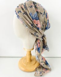 Bonnet avec foulard intégré