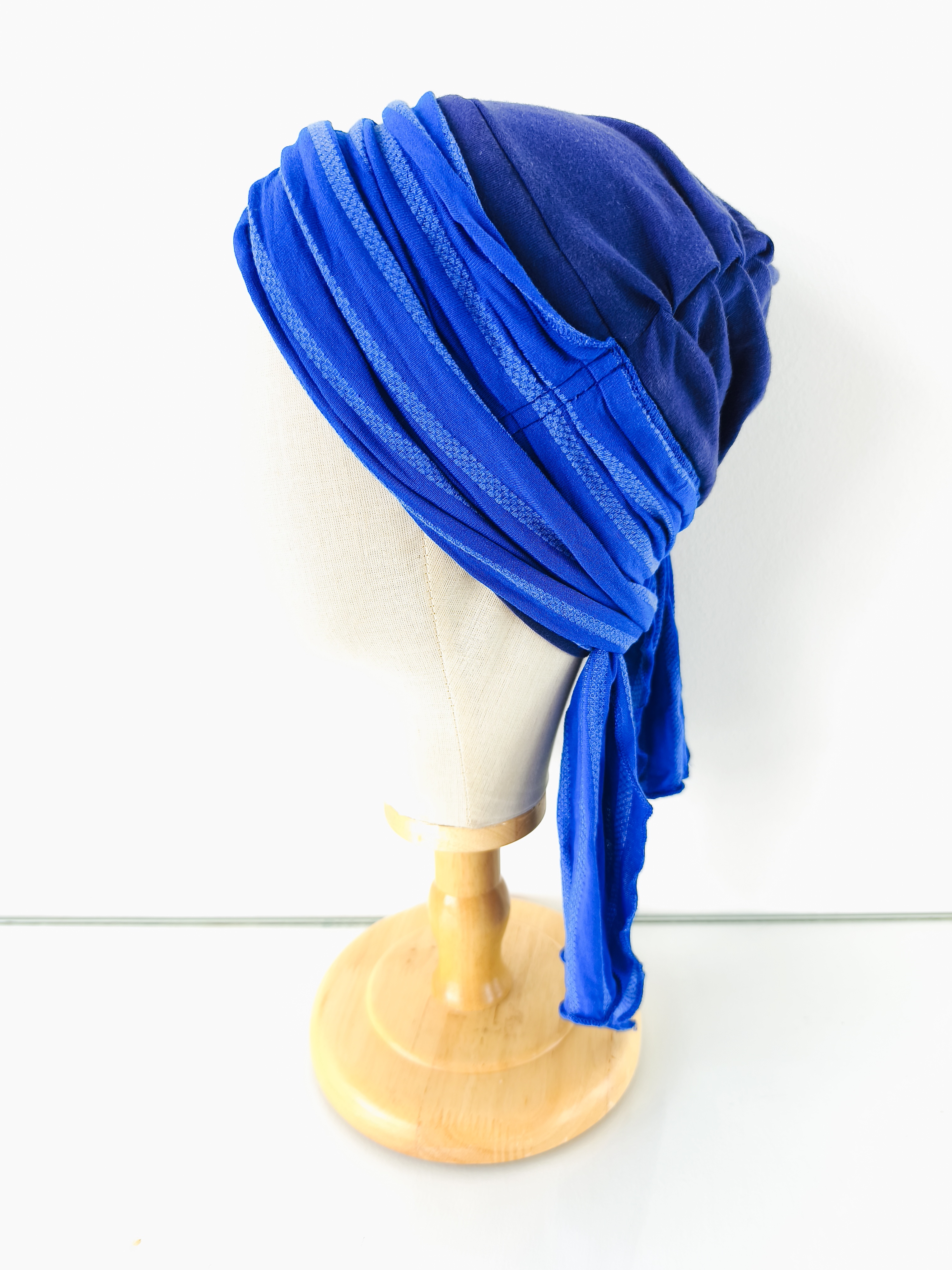 Bonnet avec foulard intégré