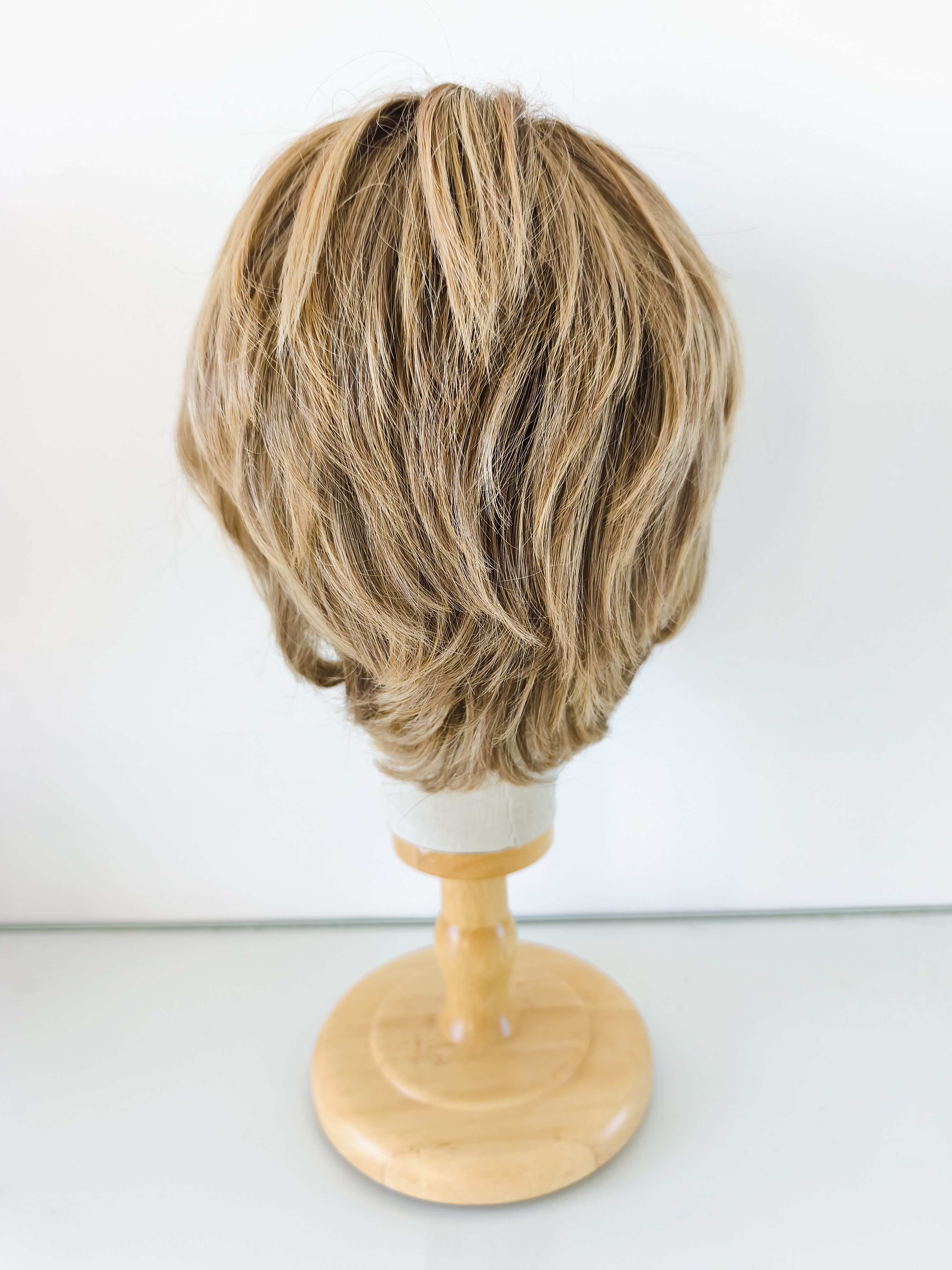 Perruque courte Gisela Mayer (n4061) – Image 4