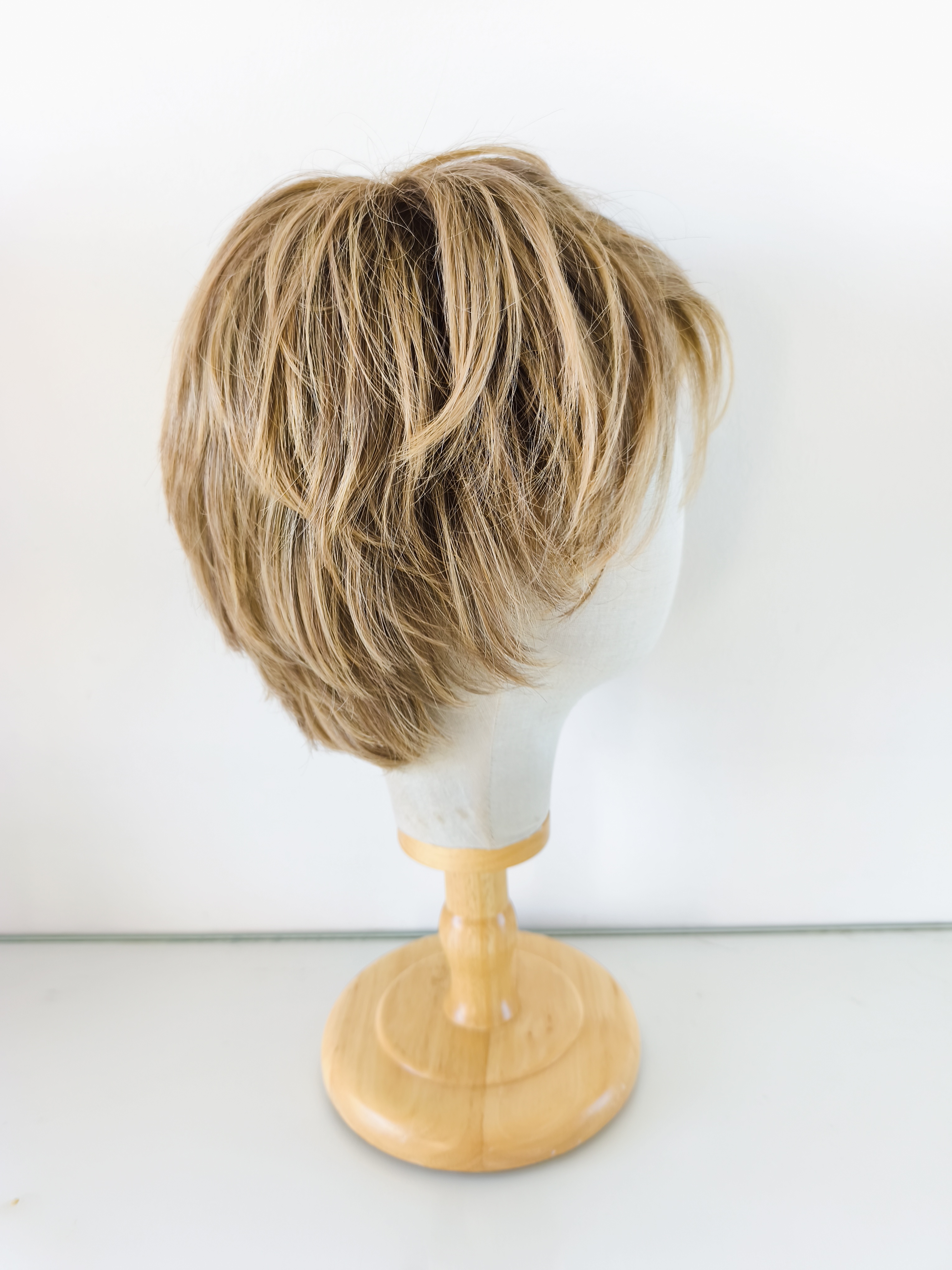 Perruque courte Gisela Mayer (n4061) – Image 3