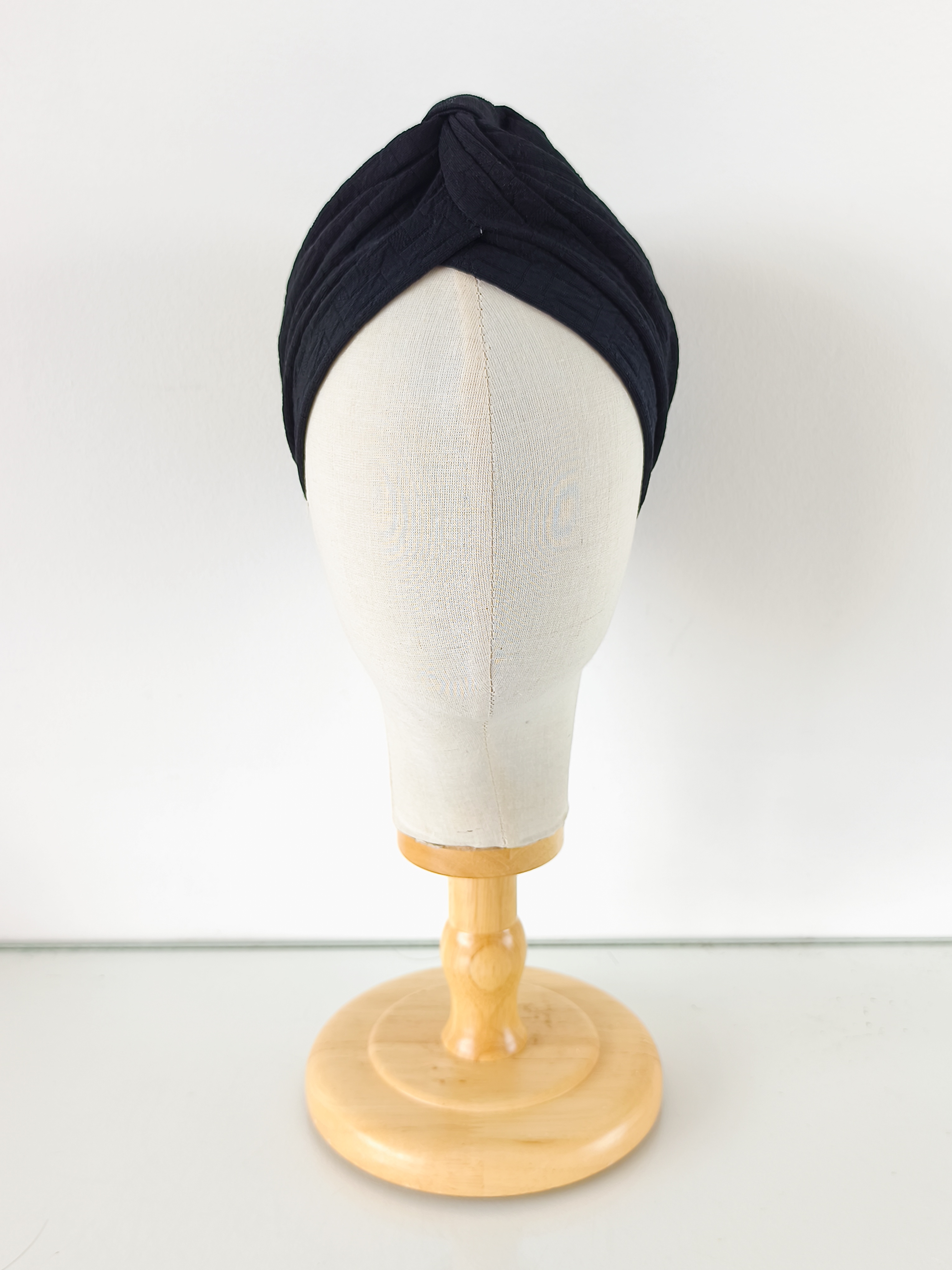Bonnet noir textuté