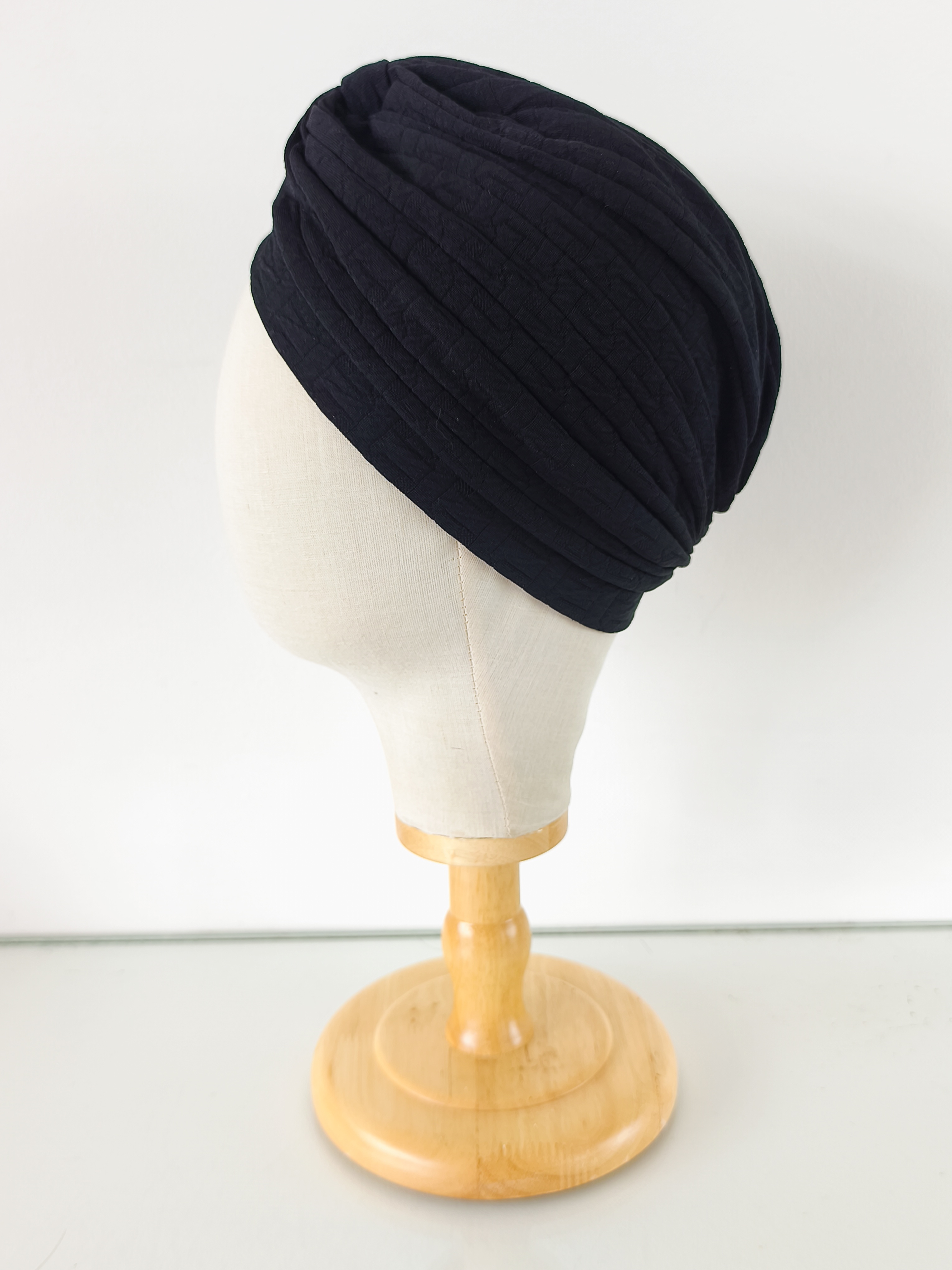 Bonnet noir textuté – Image 3