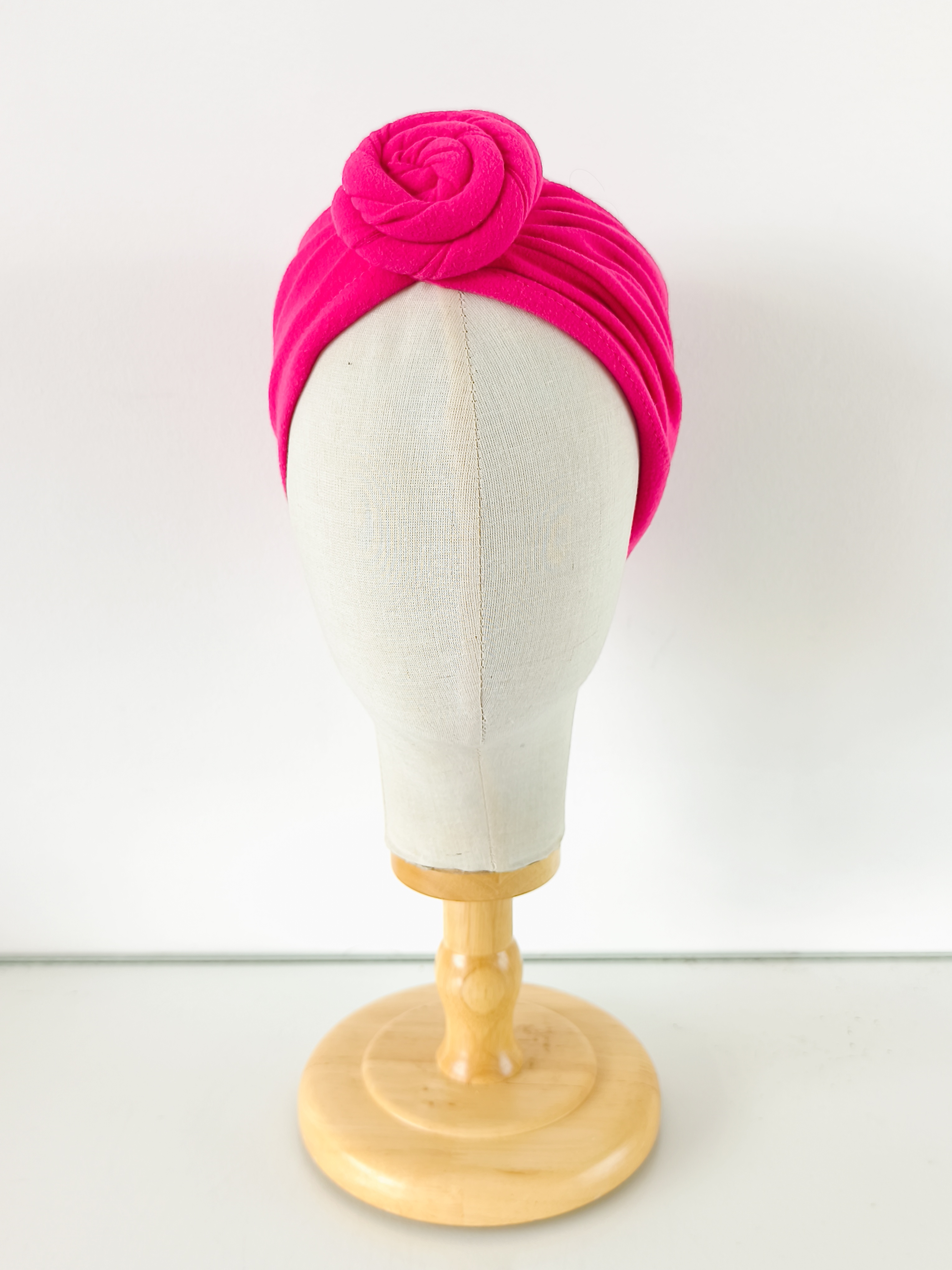 Bonnet avec fleur prénouée – Image 2