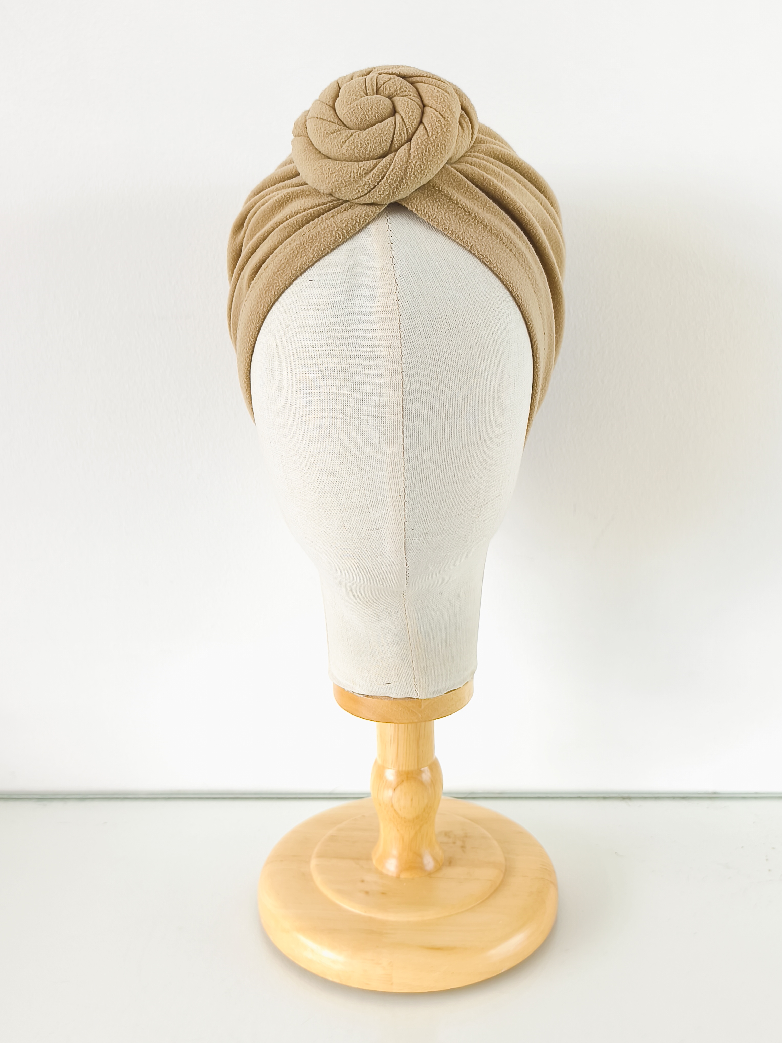 Bonnet avec fleur prénouée – Image 2